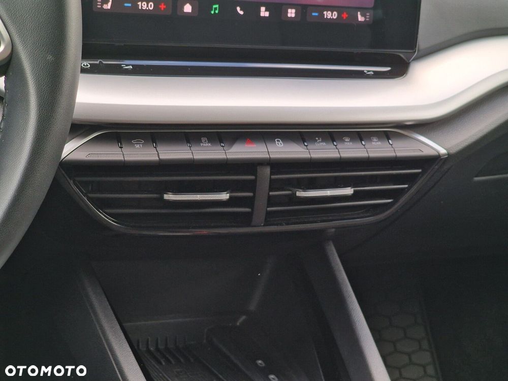 Skoda Octavia 1.5 TSI mHEV Selection DSG - 24