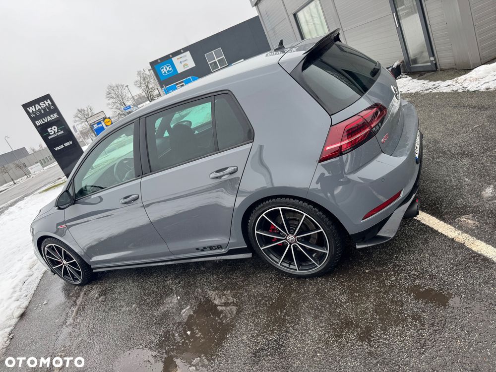 Volkswagen Golf - 6