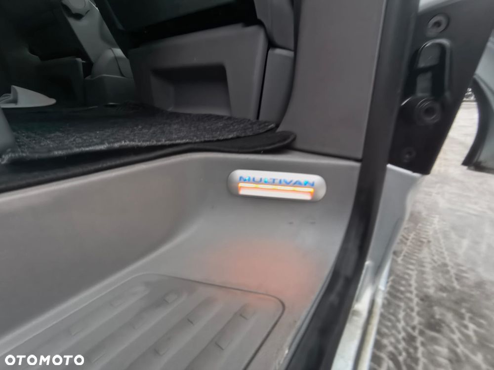 Volkswagen Multivan - 14