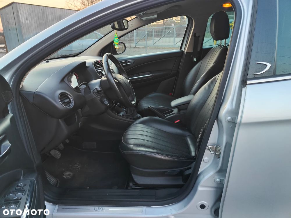 Lancia Delta 1.6 MJ Silver - 11