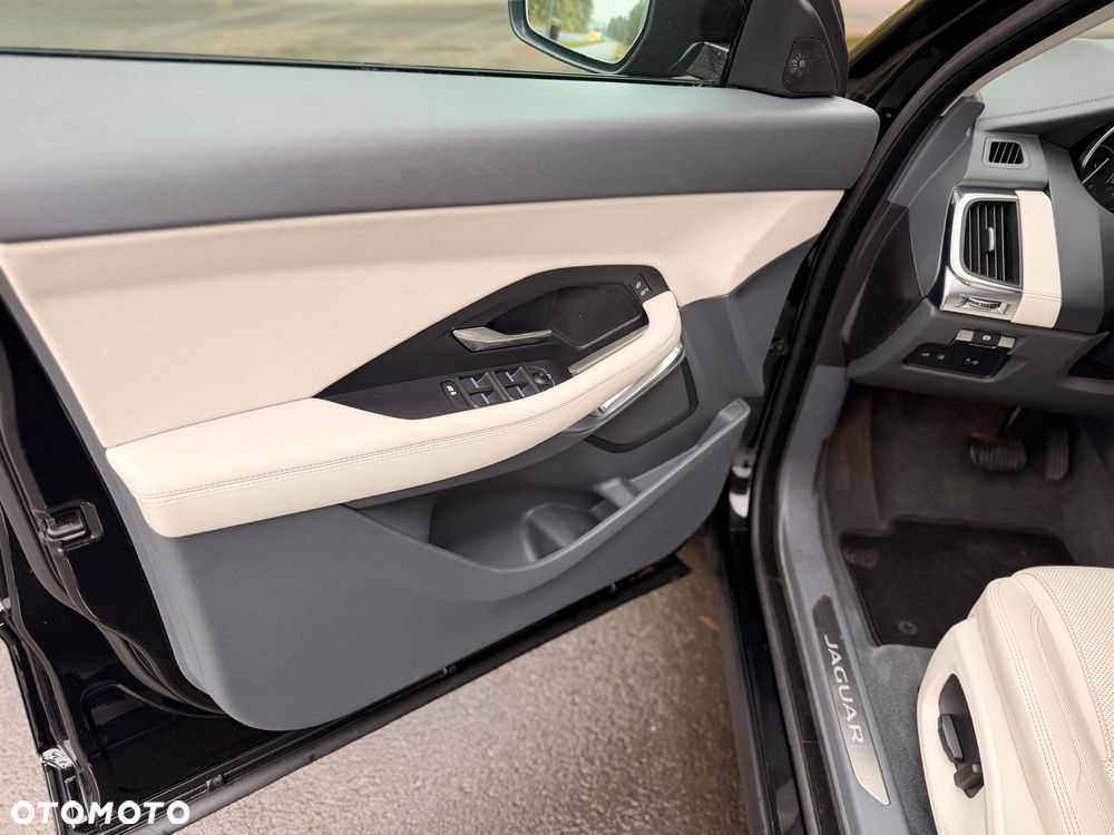 Jaguar E-Pace - 17