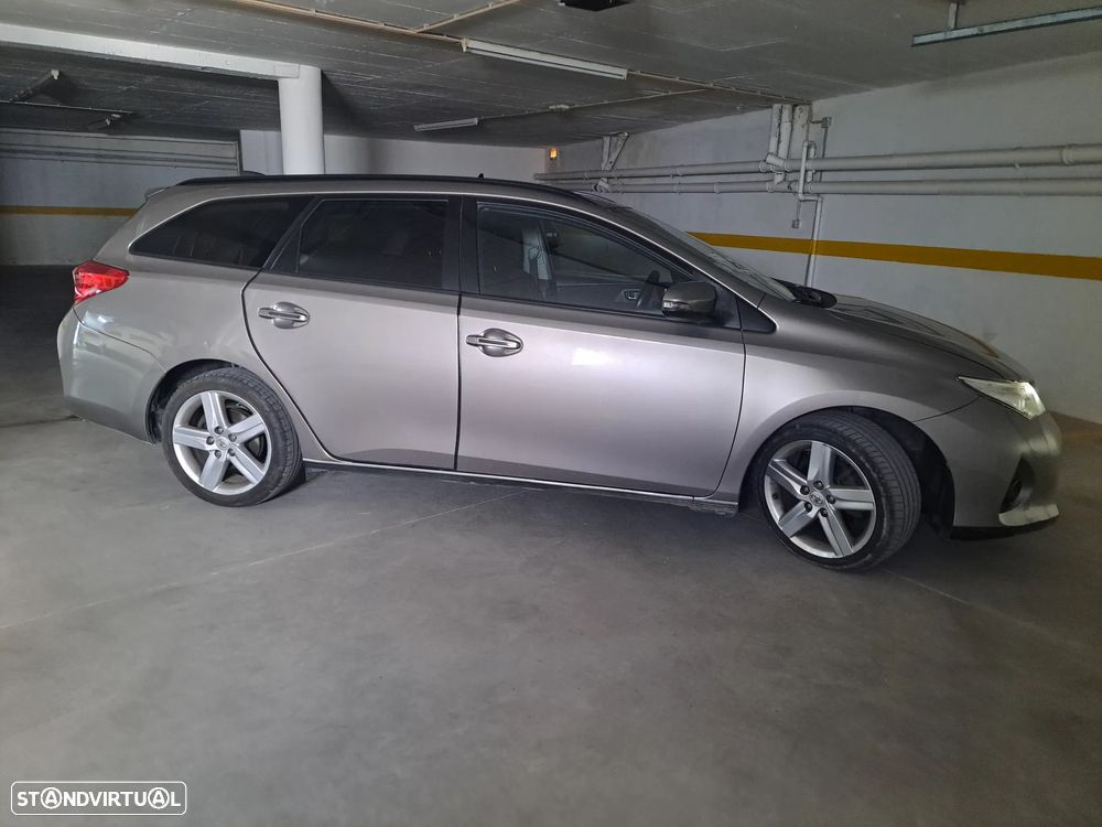 Toyota Auris 2.0 D-4D Excl+Skyv.+Navi - 3
