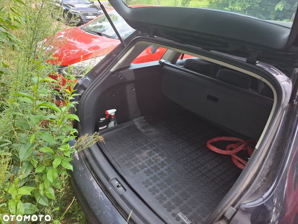 Volkswagen Golf 1.6 TDI Comfortline DSG - 9