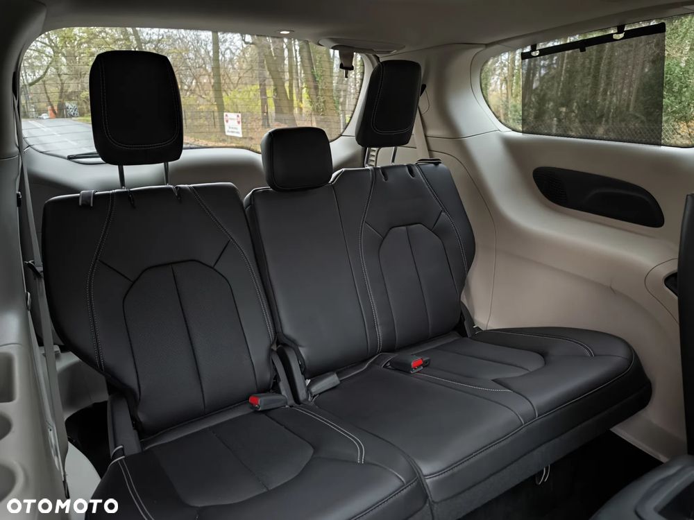 Chrysler Pacifica - 13