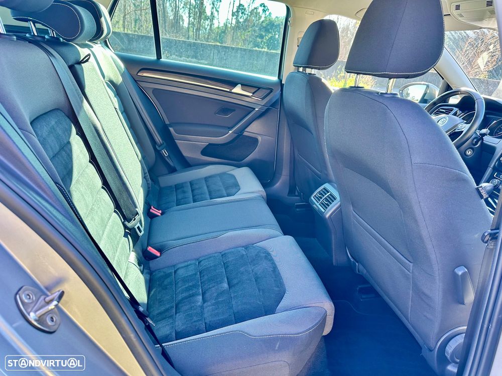 VW Golf 1.6 TDi Highline DSG - 31