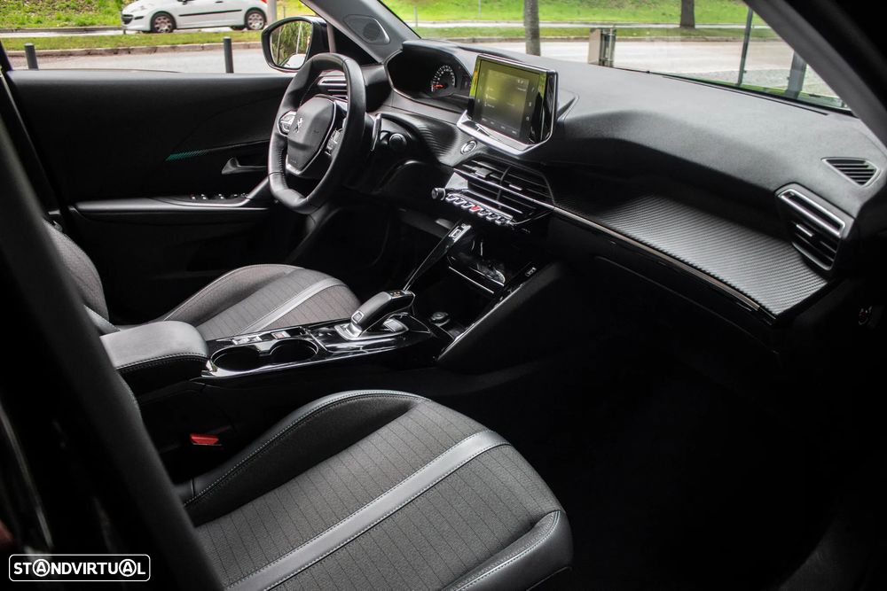 Peugeot 2008 1.2 PureTech Allure EAT8 - 23
