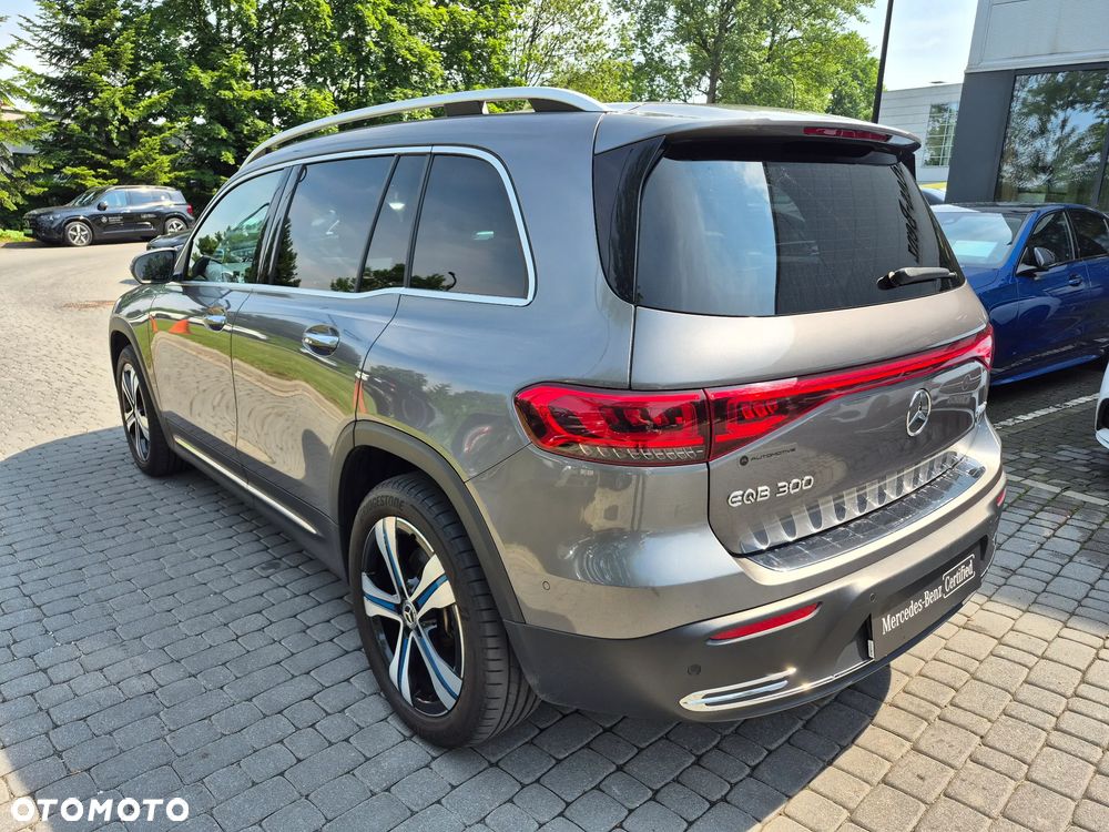 Mercedes-Benz EQB 300 66.5kWh 4-Matic AMG - 11