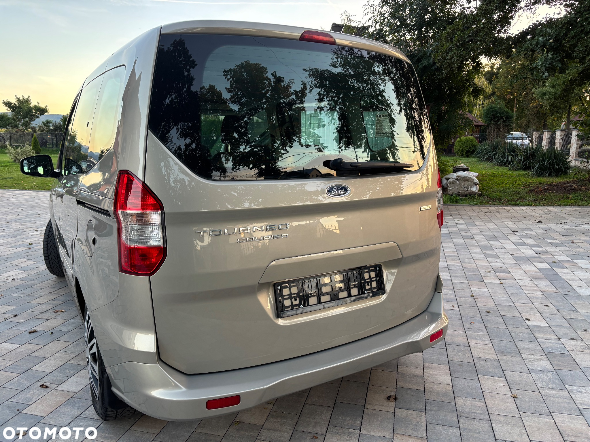 Ford Tourneo Courier 1.0 EcoBoost Titanium - 6