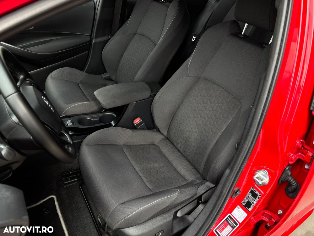 Toyota Corolla 1.8 HSD Business - 37