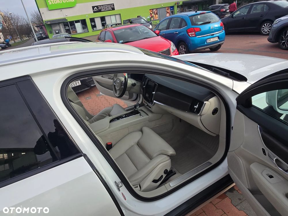 Volvo V90 Cross Country - 32