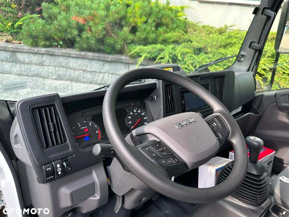 Isuzu M27 GENERATION 2 - 12