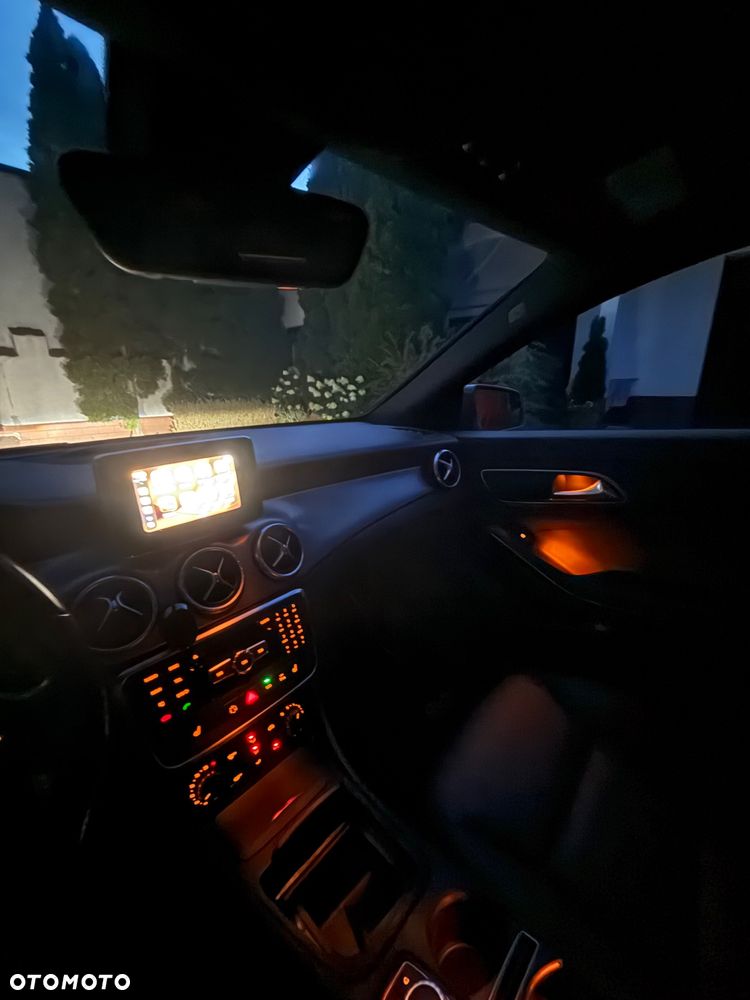 Mercedes-Benz CLA 200 d 7G-DCT - 34