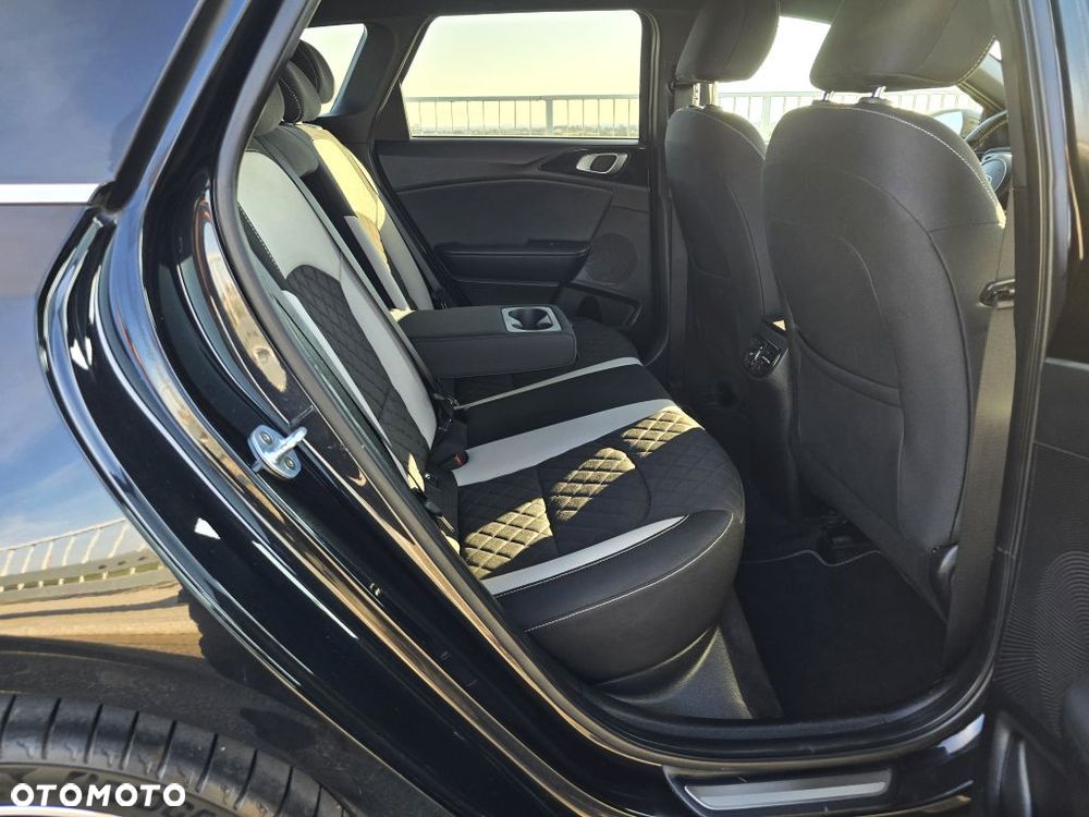 Kia Ceed 1.6 CRDi GT Line - 24