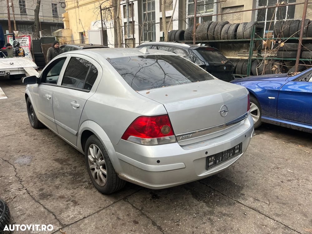 Dezmembrez Opel Astra H sedan gri argintiu Z157 1,6 benzina 2008 - 6