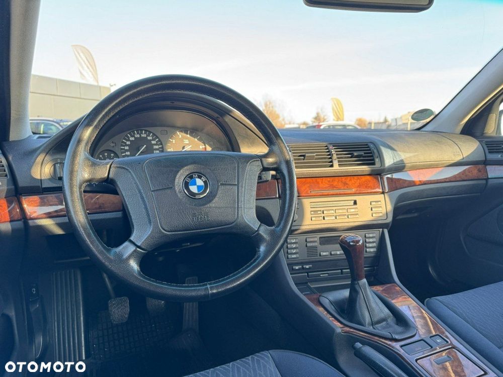 BMW Seria 5 525i - 11