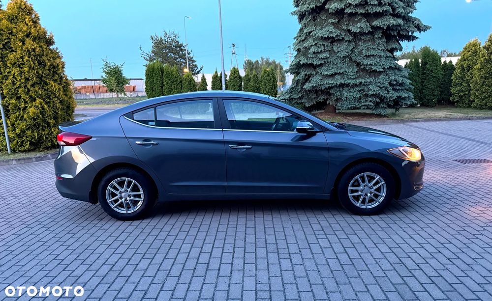 Hyundai Elantra 1.6 Comfort - 9