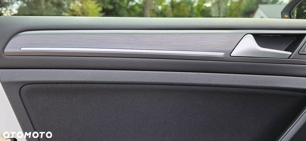 Volkswagen Golf e-Golf - 32
