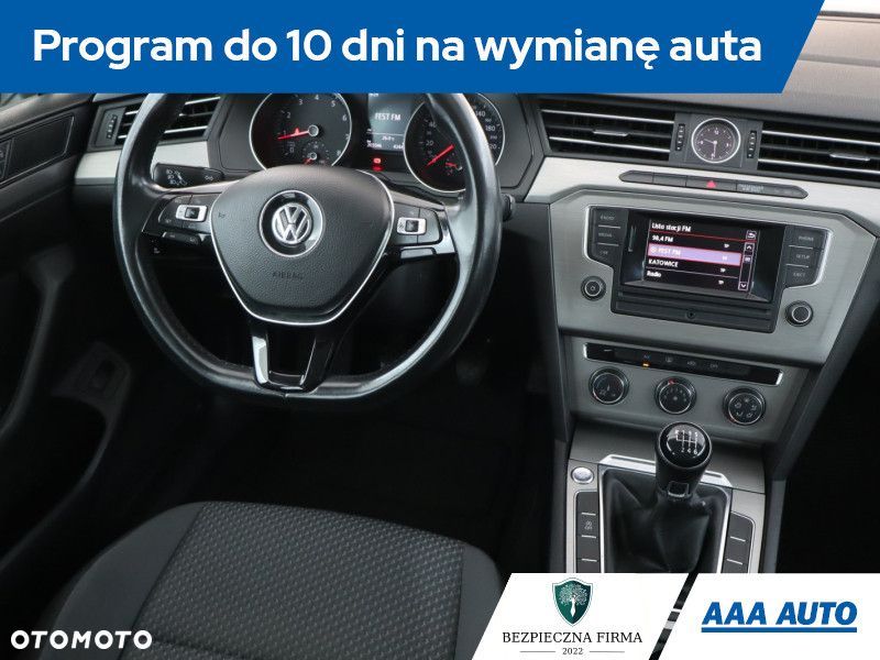 Volkswagen Passat - 9