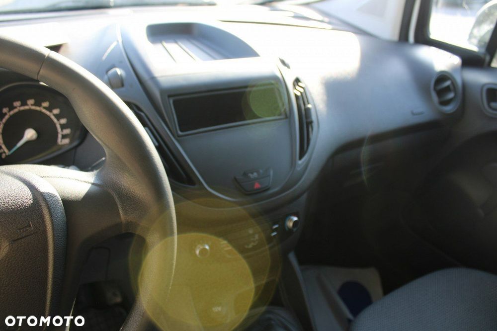 Ford Transit Courier - 16