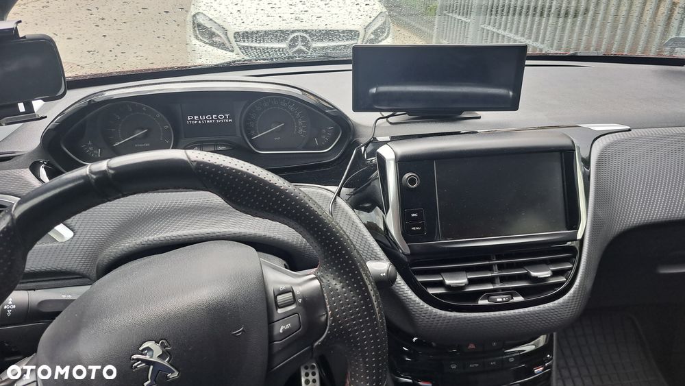 Peugeot 208 1.2 PureTech Allure S&S EAT6 - 4