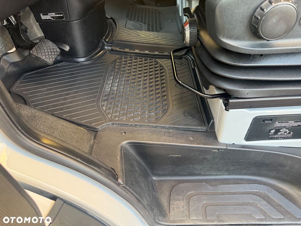 Mercedes-Benz Sprinter - 13