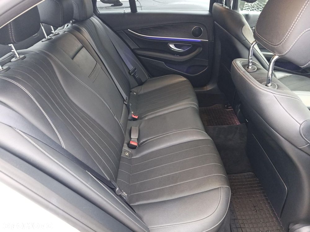 Mercedes-Benz Klasa E 220 d 4-Matic Exclusive - 17