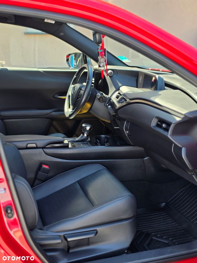 Lexus UX - 5