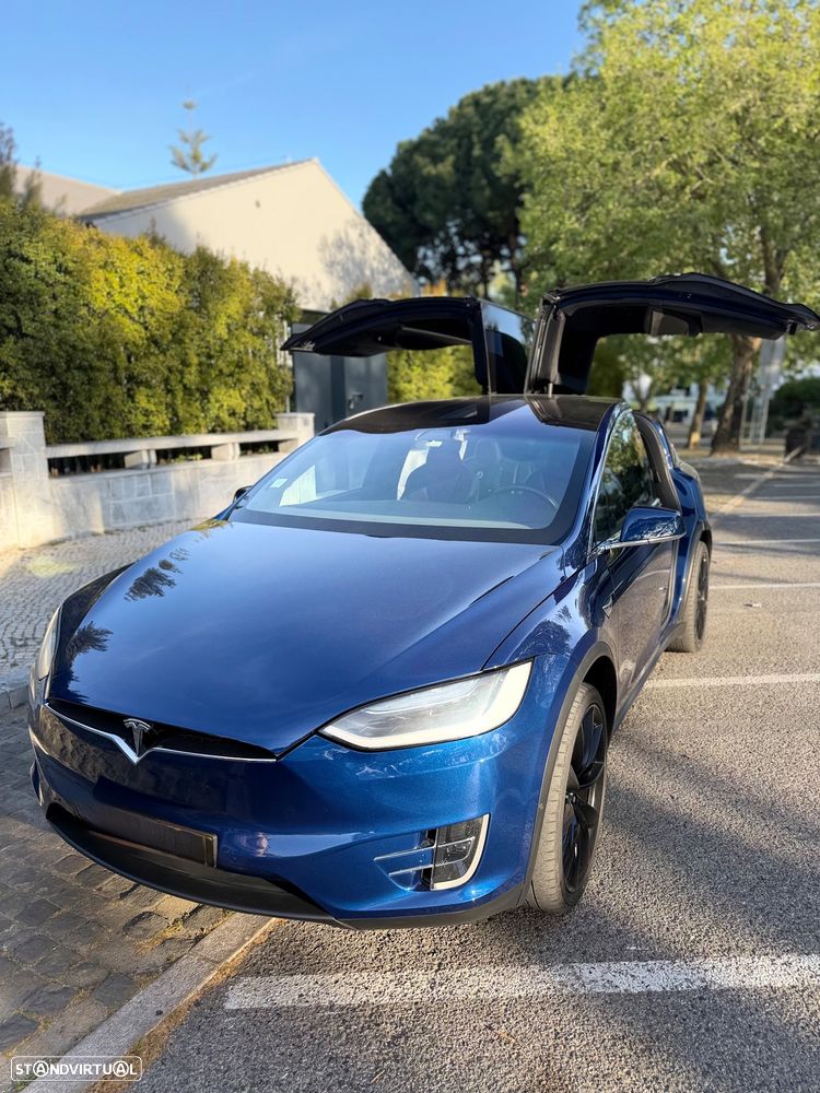 Tesla Model X - 9