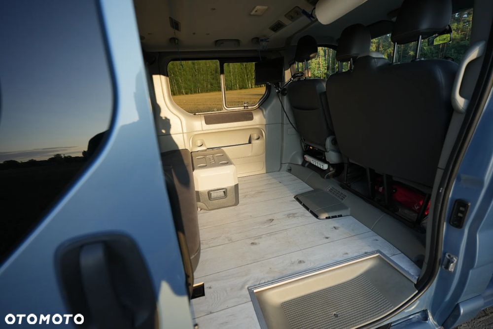 Renault Trafic Grand Passenger Black Edition - 11