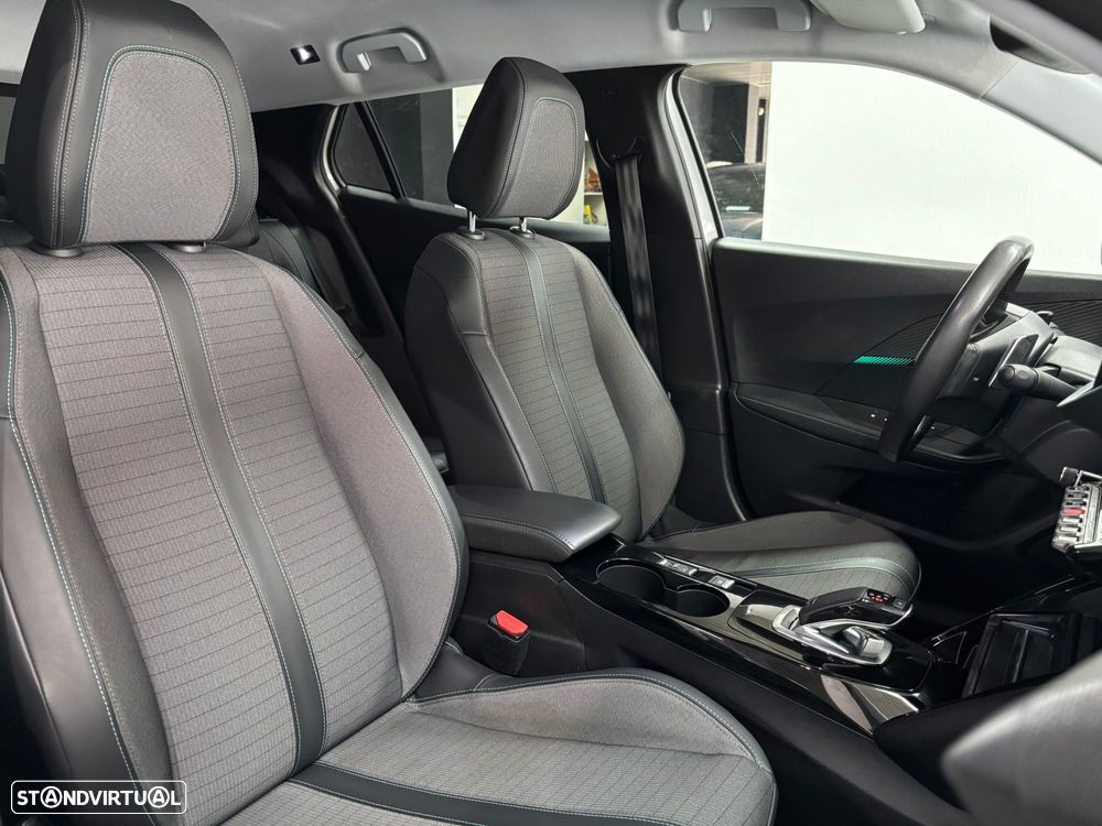 Peugeot 2008 1.2 PureTech Allure EAT8 - 18