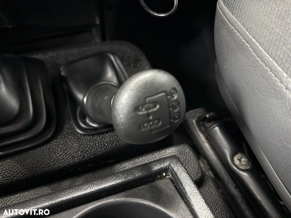 Land Rover Defender 90 2.4TD S/TOP - 13