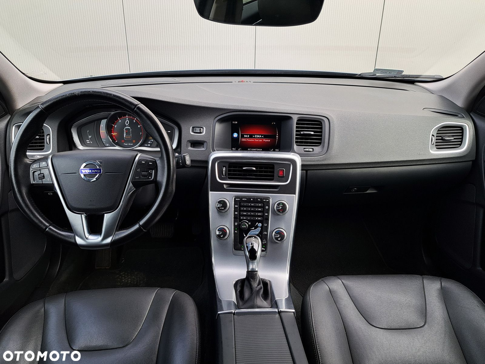 Volvo V60 Cross Country - 12