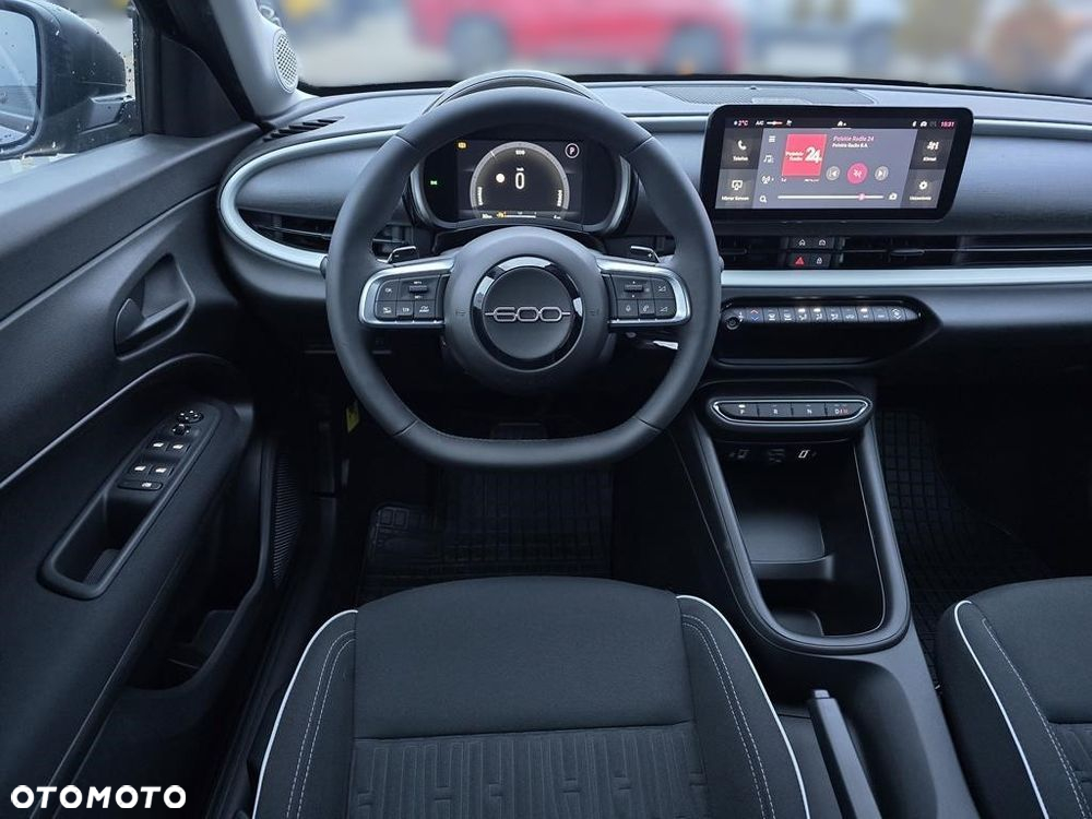 Fiat 600 1.2 Turbo Hybrid eDCT - 8