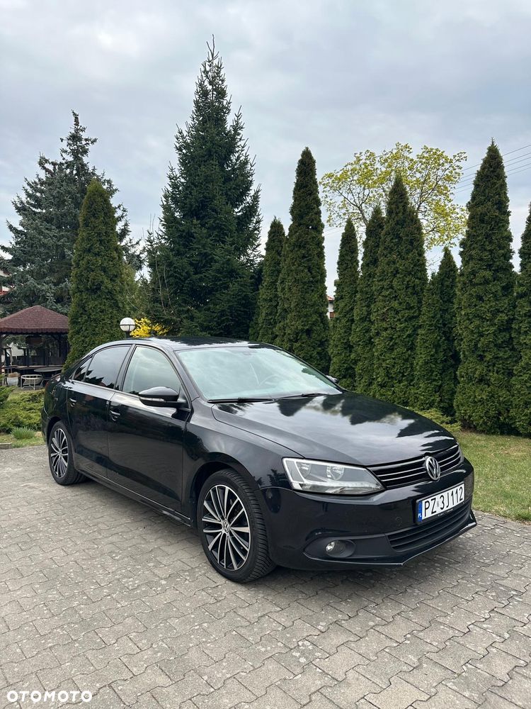Volkswagen Jetta 1.6 TDI Comfortline DSG - 1