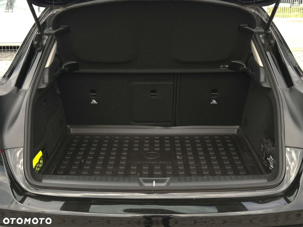 Mercedes-Benz GLA 180 7G-DCT - 29