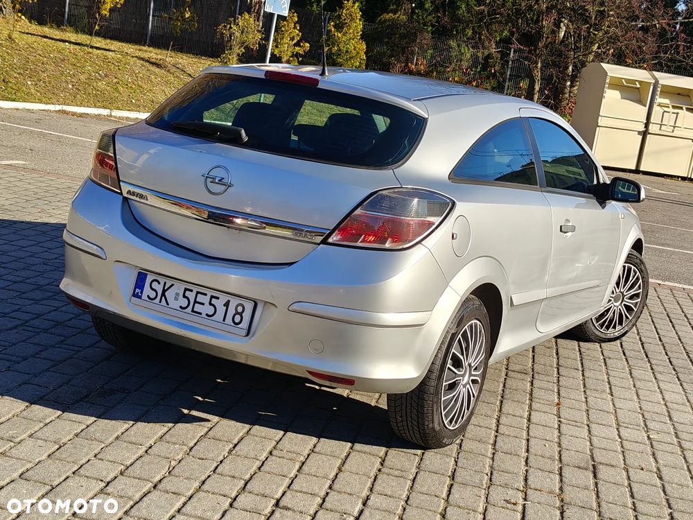 Opel Astra III GTC 1.8 Cosmo - 1