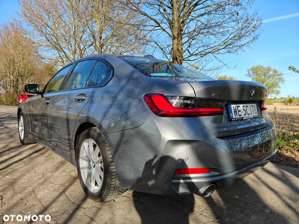BMW Seria 3 320d xDrive mHEV - 10