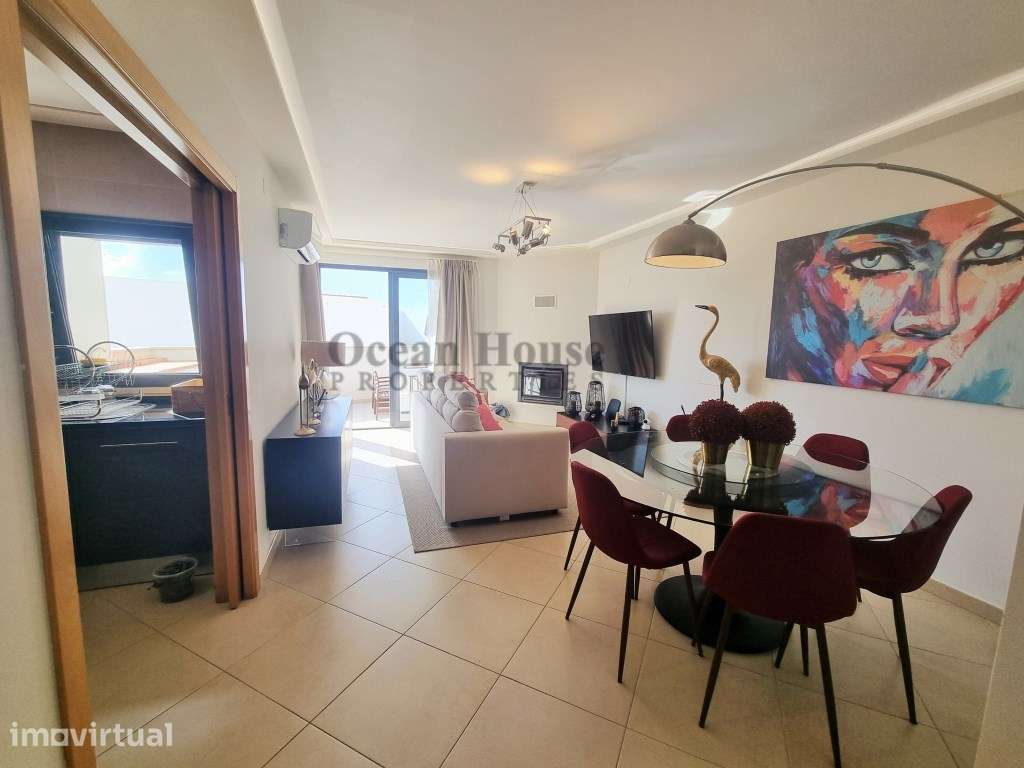 Moradia moderna com piscina e garagem em condomínio - Vilamoura - Grande imagem: 4/29