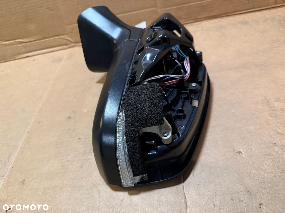 Lusterko lewe Toyota Corolla Cross 9 pin stelaż OE - 3