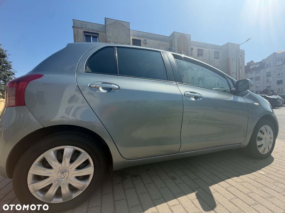 Toyota Yaris 1.3 Luna Premium - 8