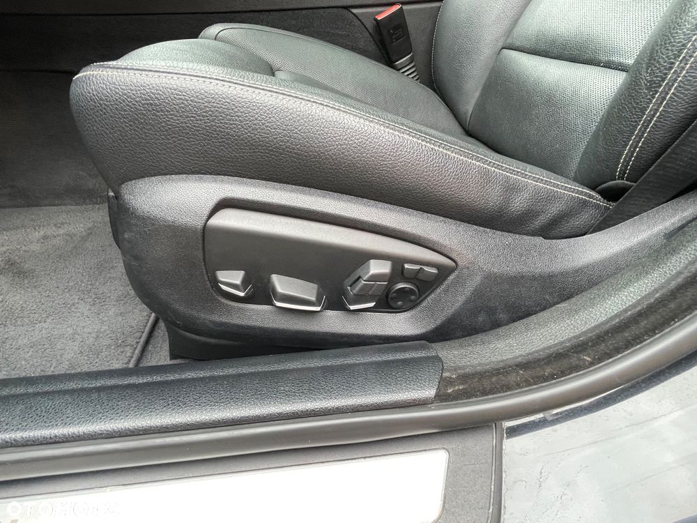 BMW Seria 5 530d xDrive Touring Luxury Line - 30