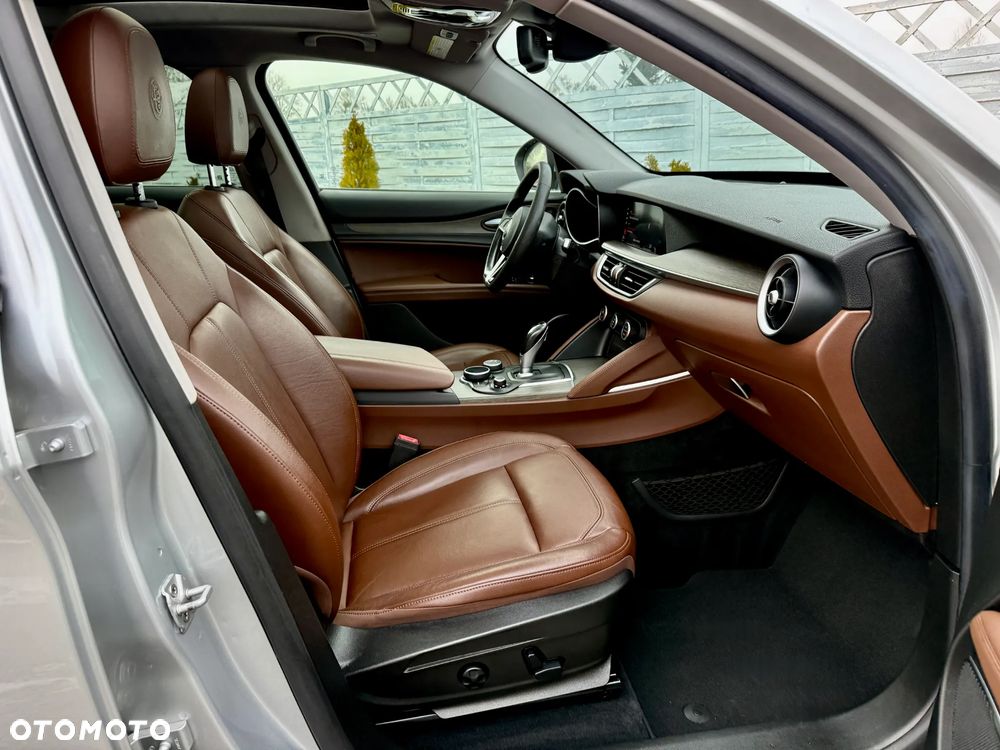 Alfa Romeo Stelvio 2.0 Turbo 16V AT8-Q4 Veloce Ti - 5