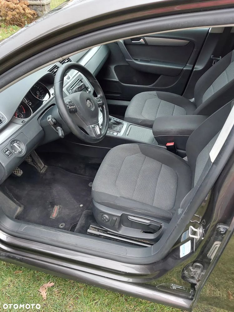 Volkswagen Passat 2.0 TDI Comfortline - 8