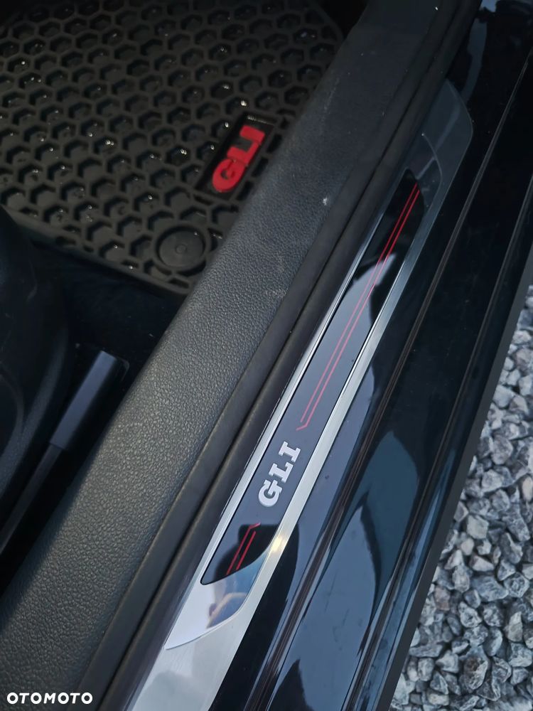 Volkswagen Jetta - 35