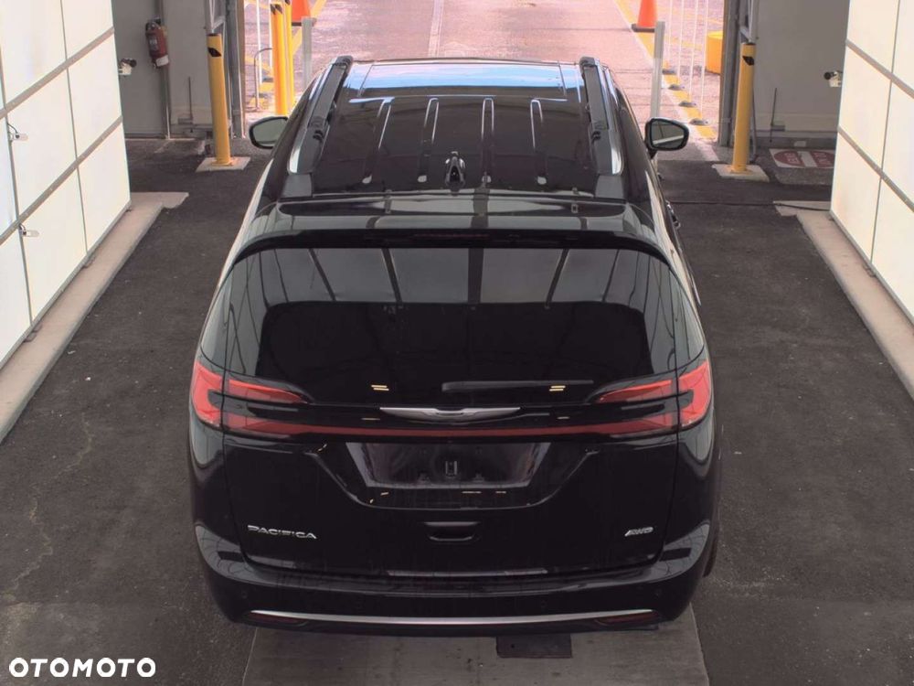 Chrysler Pacifica - 4