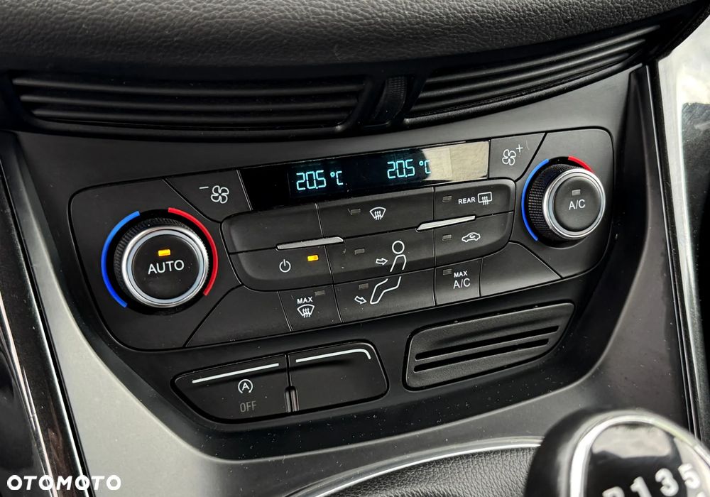 Ford Kuga 1.5 EcoBoost 2x4 Titanium - 28