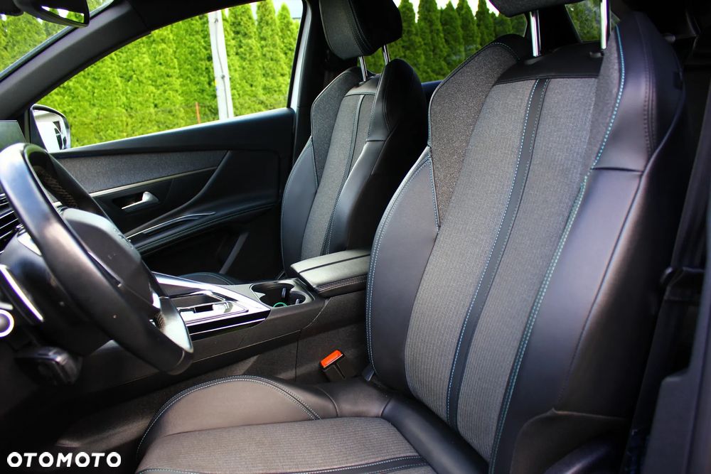 Peugeot 3008 225 e-EAT8 Allure - 23