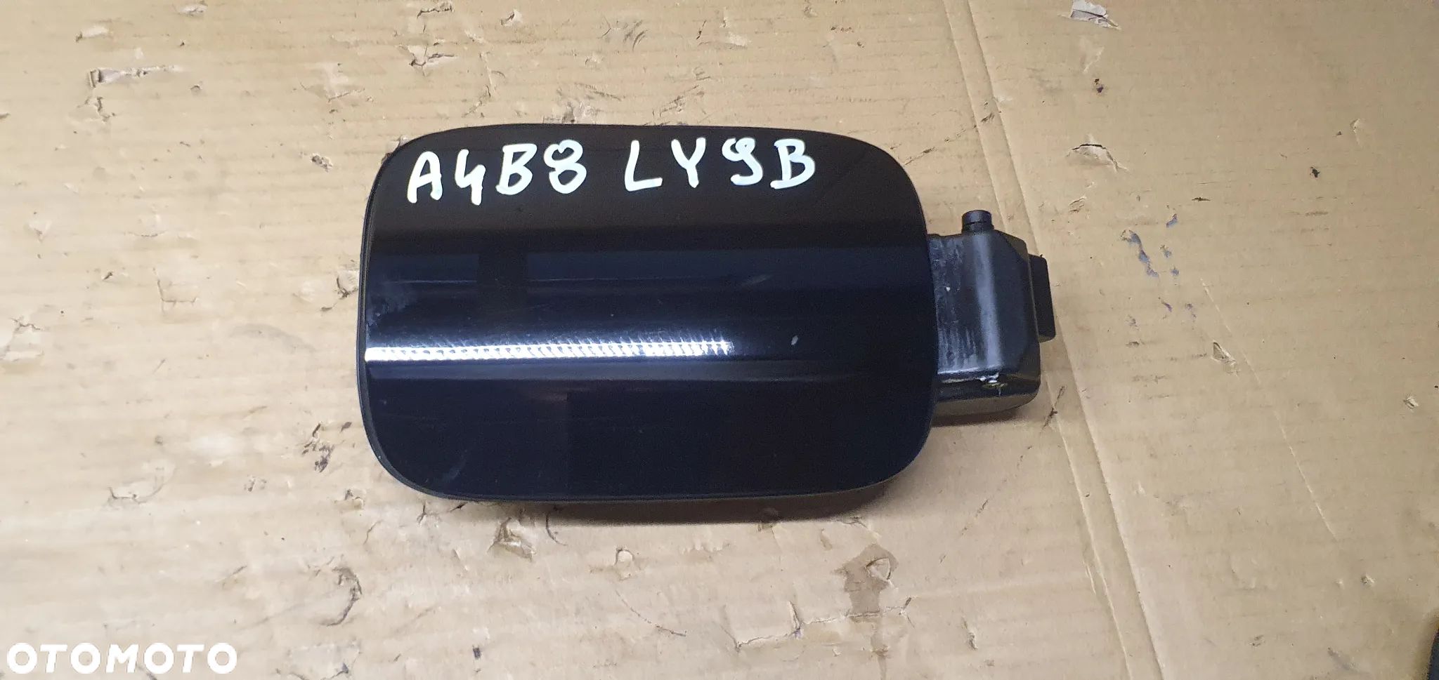 Klapka wlewu paliwa Audi A4 B8 LY9B 8K0809999D - 1