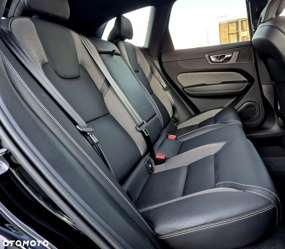 Volvo XC 60 B4 D Ultimate Dark - 9