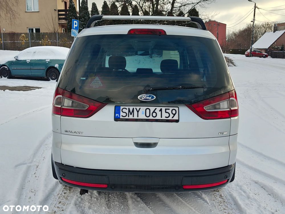 Ford Galaxy 2.0 TDCi Ghia - 11